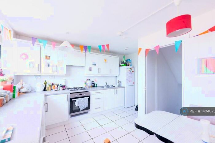 4 Bedroom Flat To Rent In Ladlands, London, SE22