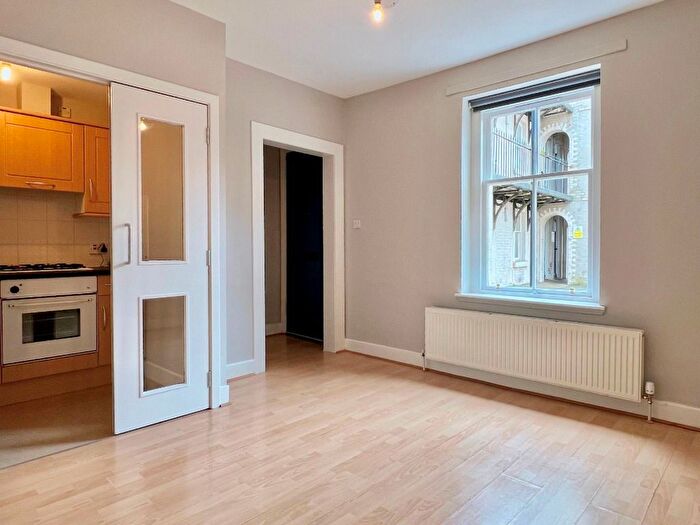 1 Bedroom Flat To Rent In Patriothall, Stockbridge, Edinburgh, EH3