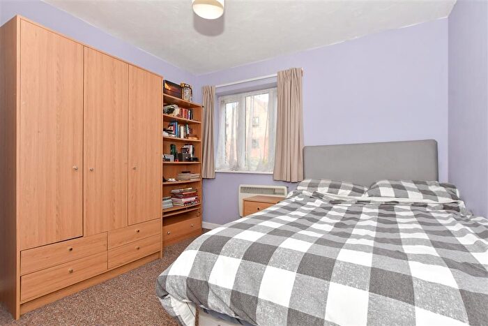 1 Bedroom Flat For Sale In Copperfields, Laindon, Basildon, Essex, SS15
