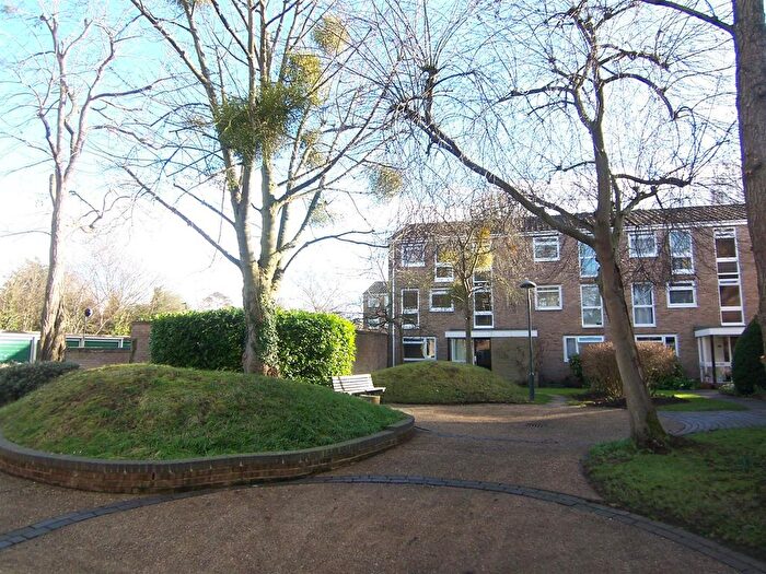 1 Bedroom Flat To Rent In Harrowdene Gardens, Teddington, TW11