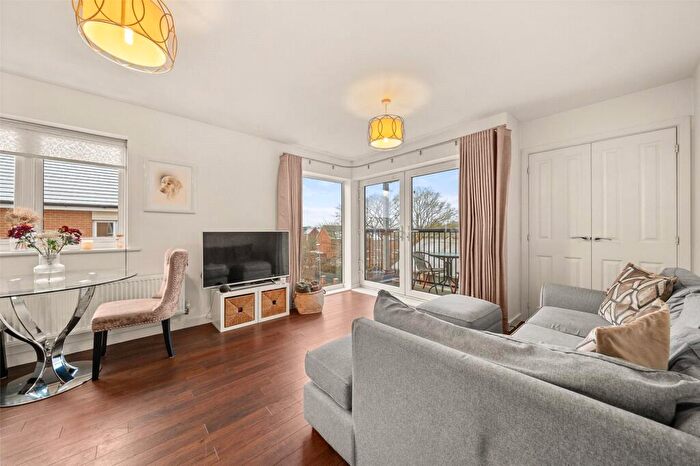 2 Bedroom Apartment For Sale In Falcon Way, Bracknell, Berkshire, RG12