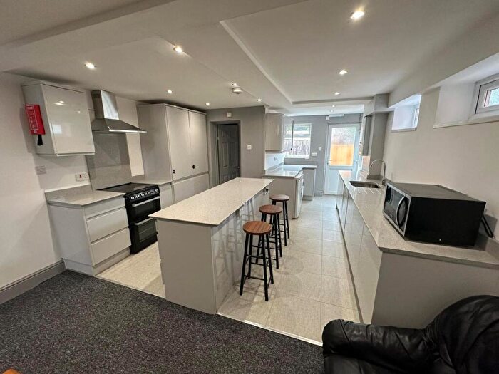 5 Bedroom House To Rent In Hubert Road, Selly Oak, Birmingham, West Midlands, B29