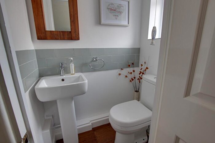 4 Bedroom Detached House For Sale In Cottage Close, Denmead, PO7