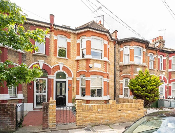 5 Bedroom House For Sale In Knighton Road, Forest Gate, E7