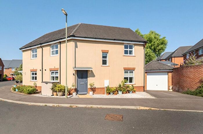 3 Bedroom Semi-Detached House For Sale In Fleece Close, Andover, SP11