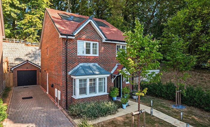4 Bedroom House For Sale In Bracher Close, Alton, GU34