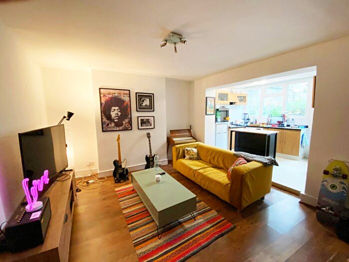 1 Bedroom Flat To Rent In Wetherell Road, London, E9
