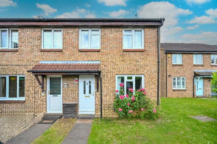 3 Bedroom Semi-Detached House To Rent In Hodgson Gardens, Guildford, GU4