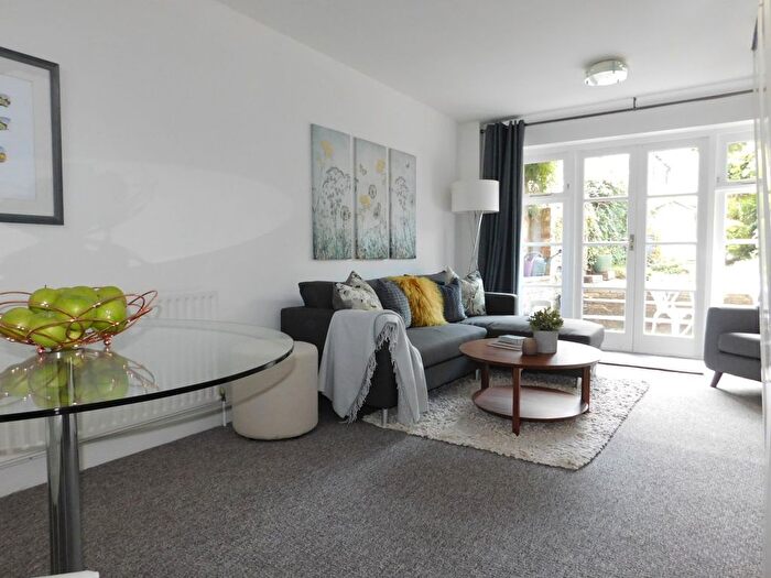 2 Bedroom Property To Rent In Springfield Road, Hanwell, W7