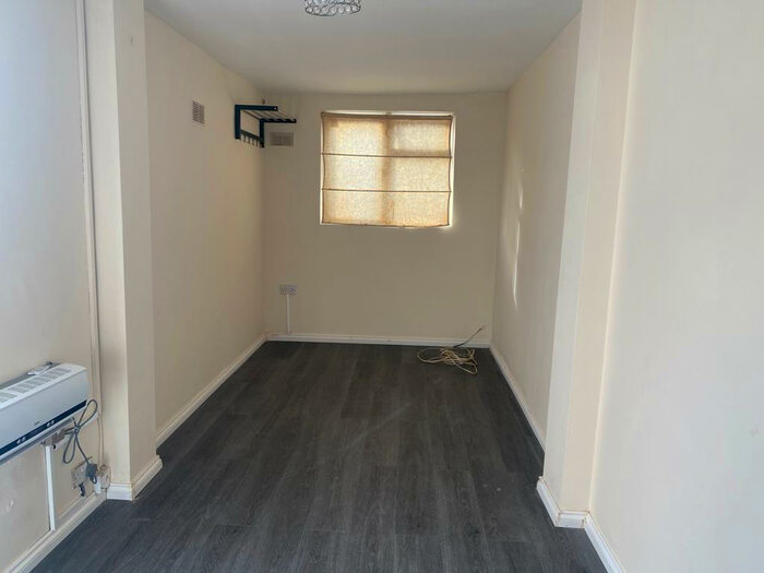 Studio To Rent In Dunspring Lane, Ilford, IG5
