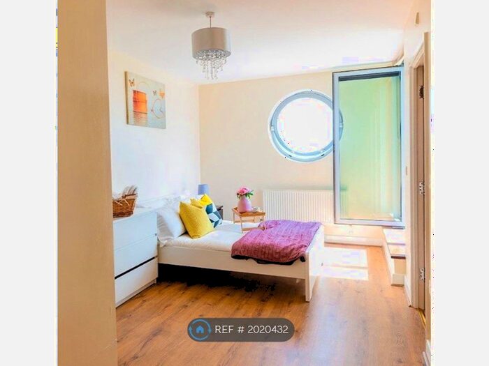 2 Bedroom Flat To Rent In Strand House, London, SE28