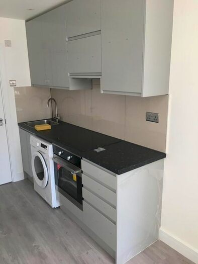 Studio To Rent In Dale Avenue, Edgware, HA8