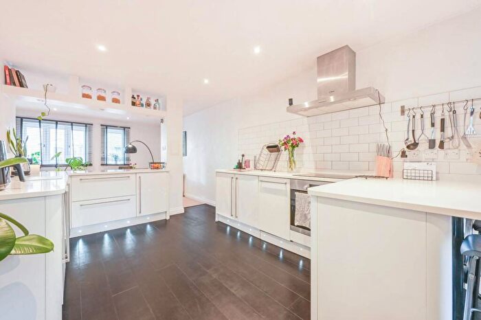 1 Bedroom Flat For Sale In Hearnshaw Street, Limehouse, London, E14