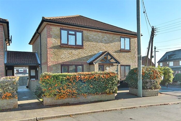 2 Bedroom Maisonette For Sale In Barton Road, Sutton At Hone, Kent, DA4