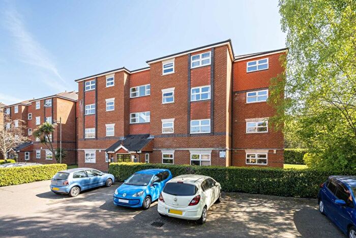 2 Bedroom Flat For Sale In Lisle Close, Tooting, SW17