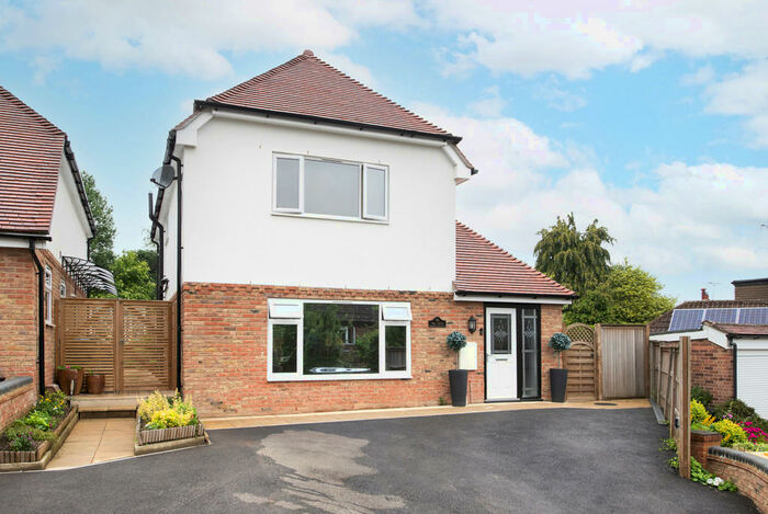 3 Bedroom Detached House To Rent In Bletchingley, RH1