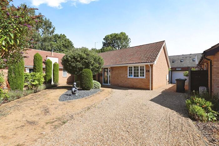 2 Bedroom Detached House For Sale In Victoria Road, Oundle, Peterborough, PE8