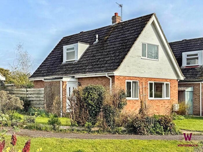 3 Bedroom Detached House For Sale In St. Helens Way, Benson, OX10