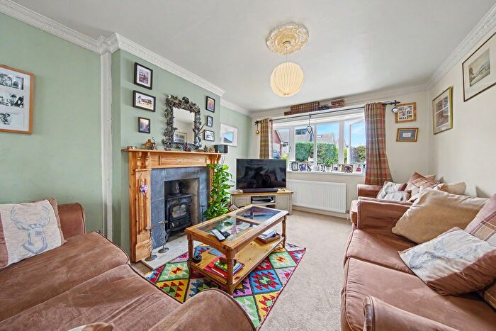 5 Bedroom Semi-Detached House For Sale In Dale Crescent, New Tupton, Chesterfield, S42