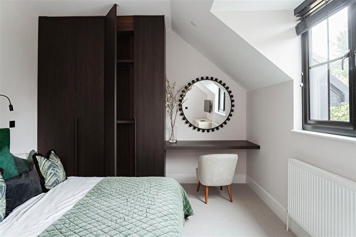 2 Bedroom Detached House For Sale In Fairlawn Road, Banstead, SM7