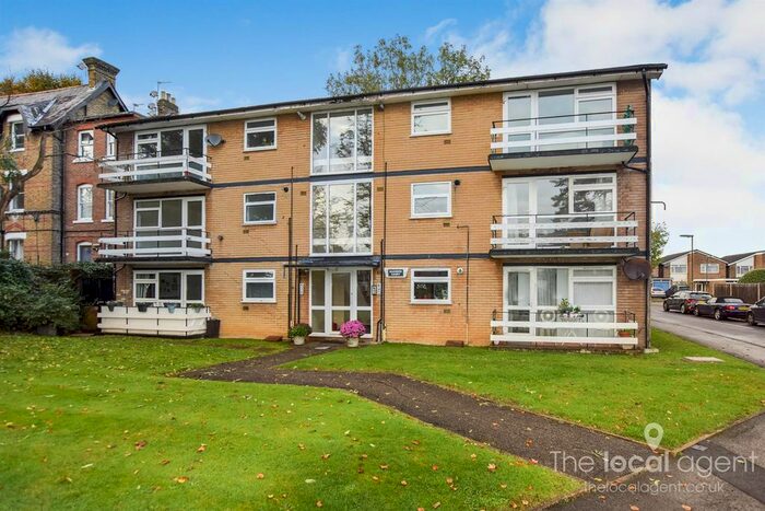 2 Bedroom Flat To Rent In Badgers Court, The Avenue, Worcester Park, KT4