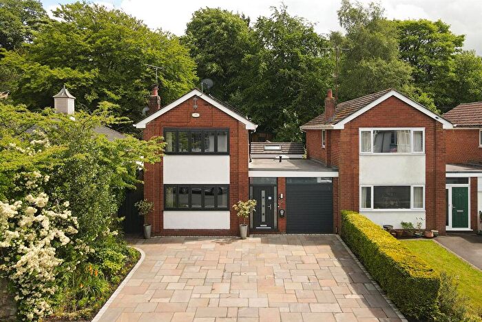 3 Bedroom Link Detached House For Sale In Ecton Avenue, Macclesfield, SK10