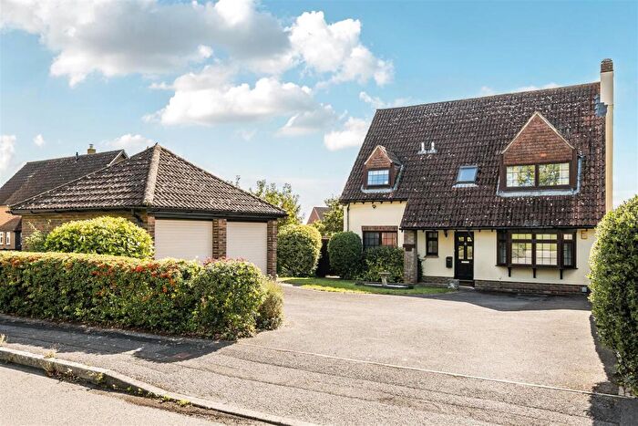 4 Bedroom Detached House For Sale In Hilltop Way, Salisbury, SP1