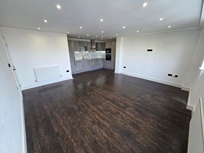 2 Bedroom Flat To Rent In Rothesay Road, Luton, LU1