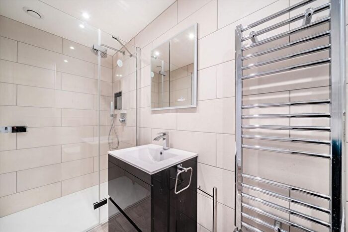 1 Bedroom Flat To Rent In Coomer Place, London, SW6
