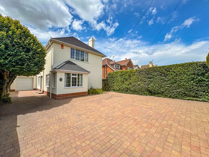 3 Bedroom Detached House For Sale In Oakley Hill, Wimborne, BH21