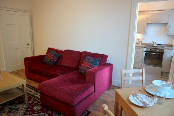 1 Bedroom Flat To Rent In Causewayside, Newington, Edinburgh, EH9