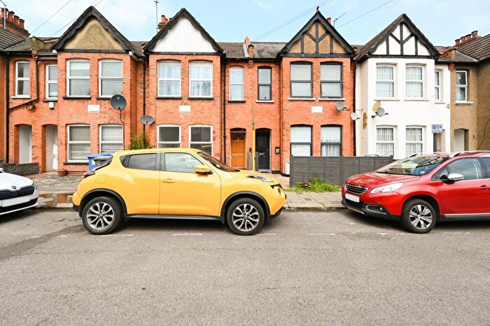 2 Bedroom Flat For Sale In Rosslyn Crescent, Harrow, HA1