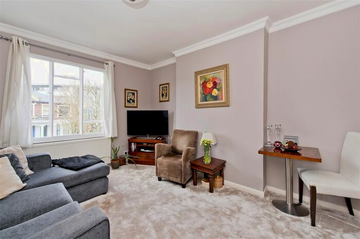 1 Bedroom Flat To Rent In Cathnor Road, Shepherd's Bush, W12