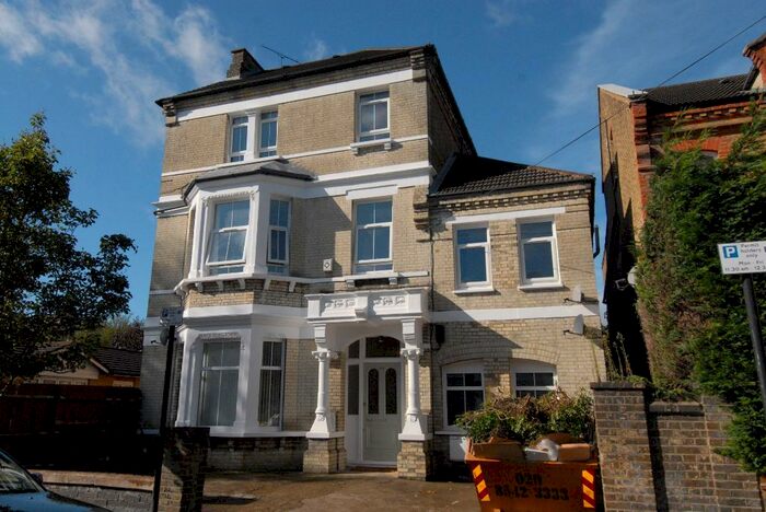 3 Bedroom Flat To Rent In Ouseley Road, Balham, SW12