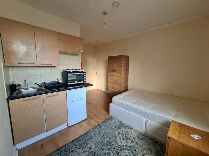 Studio To Rent In St. Marys Road, Golders Green, NW11
