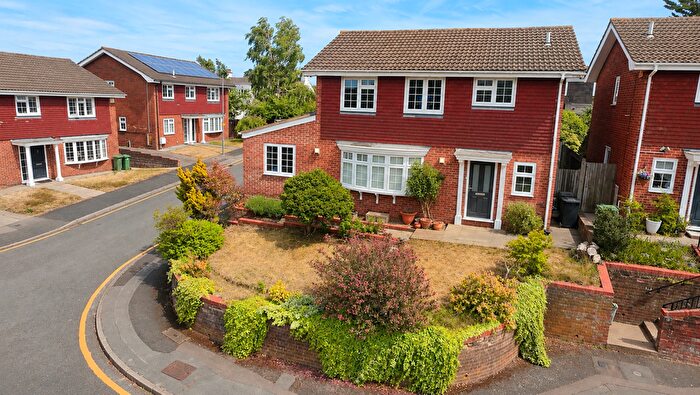3 Bedroom Detached House For Sale In Novar Close, Orpington, BR6