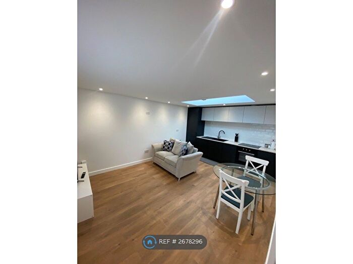 1 Bedroom Flat To Rent In Cathays, Cardiff, CF24