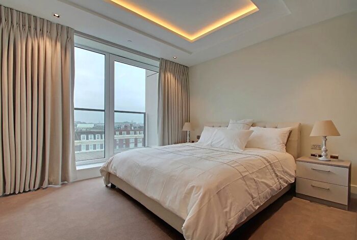3 Bedroom Flat To Rent In Kensington High Street, London, W14