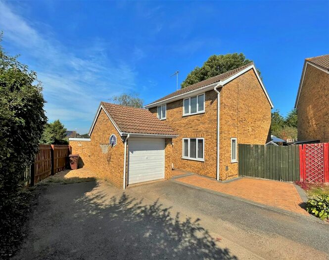 Houses for sale & to rent in NN4 8QT, Blisworth Close, Delapre And