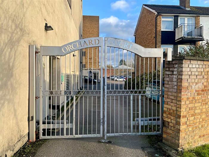 1 Bedroom Flat For Sale In Mimms Hall Road, Potters Bar, EN6