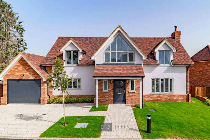 4 Bedroom Detached House To Rent In Clovis Close, Loughton, IG10