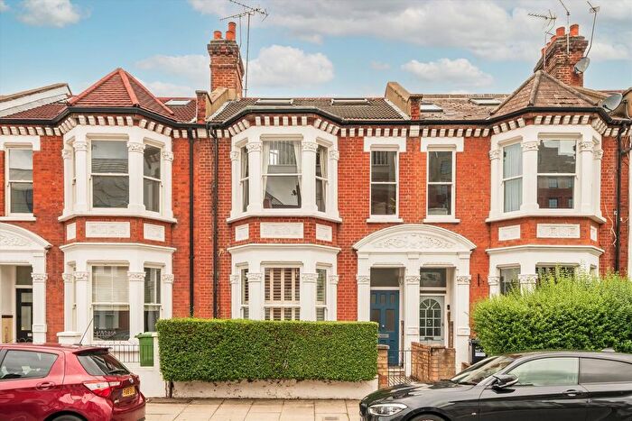 2 Bedroom Flat For Sale In Pennard Road, Shepherds Bush, W12