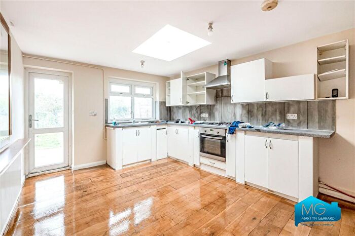 4 Bedroom Semi-Detached House To Rent In Bowes Road, London, N11