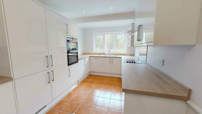 4 Bedroom Detached House To Rent In Boxmoor Borders, HP1