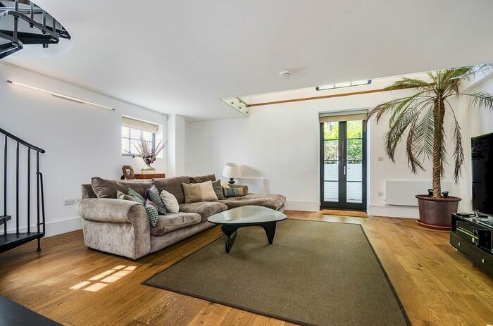 3 Bedroom Flat To Rent In Parsons Green, London, SW6