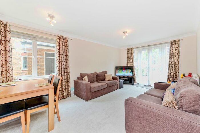1 Bedroom Flat To Rent In Periwood Crescent, Perivale, Greenford, UB6
