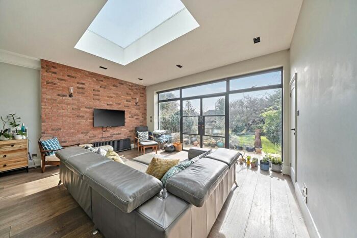 4 Bedroom Semi Detached House To Rent In Lyndhurst Avenue, Mill Hill, NW7