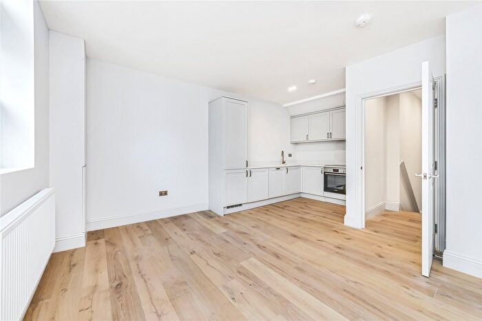 2 Bedroom Flat To Rent In Allfarthing Lane, London, SW18
