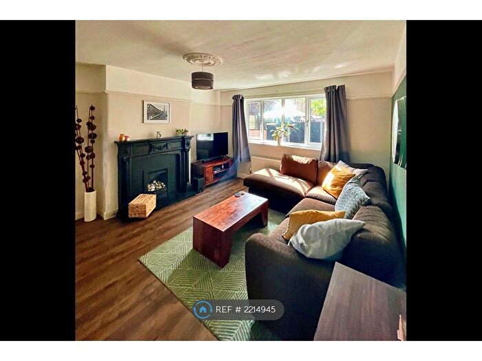 3 Bedroom Semi-Detached House To Rent In Briarfield Road, Manchester, M19