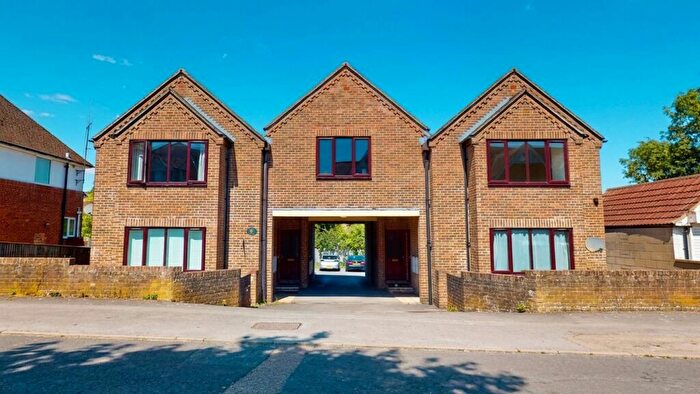 2 Bedroom Flat For Sale In Kenville Road, Kennington, OX1